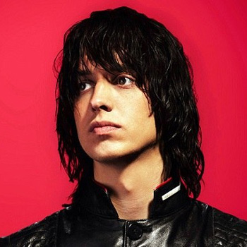 Фронтмен Strokes представил свою новую группу (Видео)