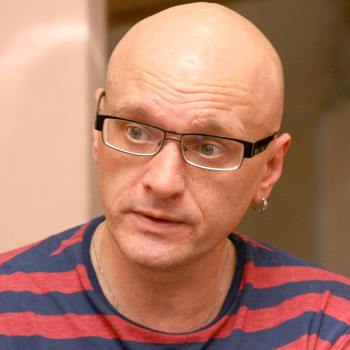 Моноспектакли Алексея Девотченко в северной столице перенесены из-за болезни актера