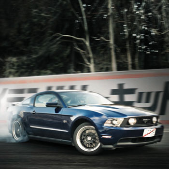 Ford приглашает дизайнеров к годовщине Mustang