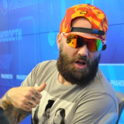 Фронтмен Limp Bizkit снял рекламный ролик для сайта знакомств