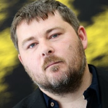Джереми Айронс и Сиенна Миллер попали в «Высотку»