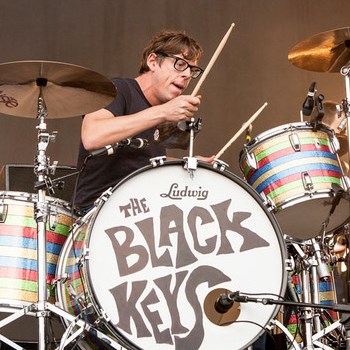 Барабанщик Black Keys назвал новый альбом Майкла Джексона «чертовщиной»