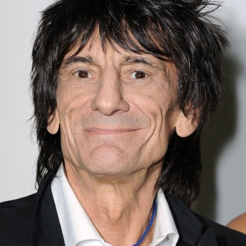 Ронни Вуд из Rolling Stones восьмой раз стал дедушкой