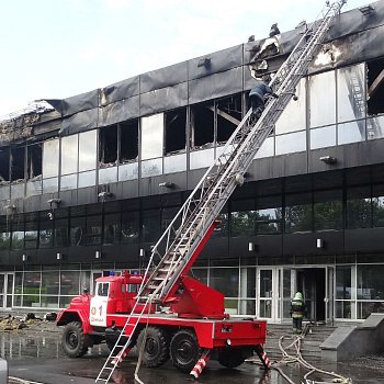 В Донецке сожгли хоккейный дворец