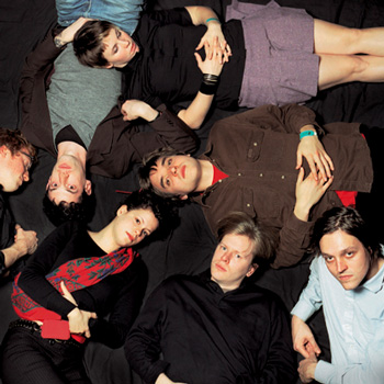 Фронтмен Arcade Fire упал со сцены