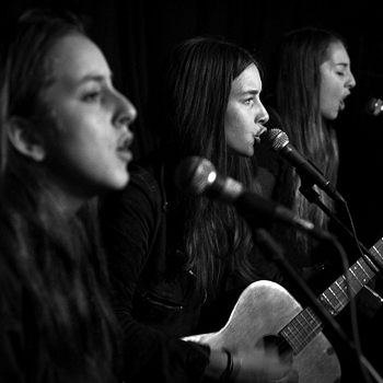 Haim пообещали выпустить новый альбом «очень скоро»