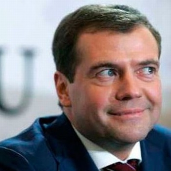 Дмитрий Медведев спел на свадьбе
