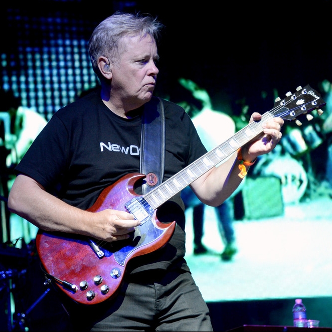 Вокалист New Order осенью выпустит автобиографию