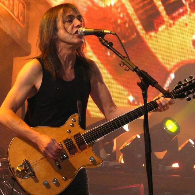 Госпитализирован музыкант AC/DC