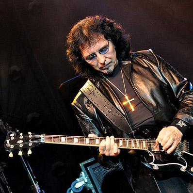 Гитарист Back Sabbath не прочь поработать с Томом Джонсом