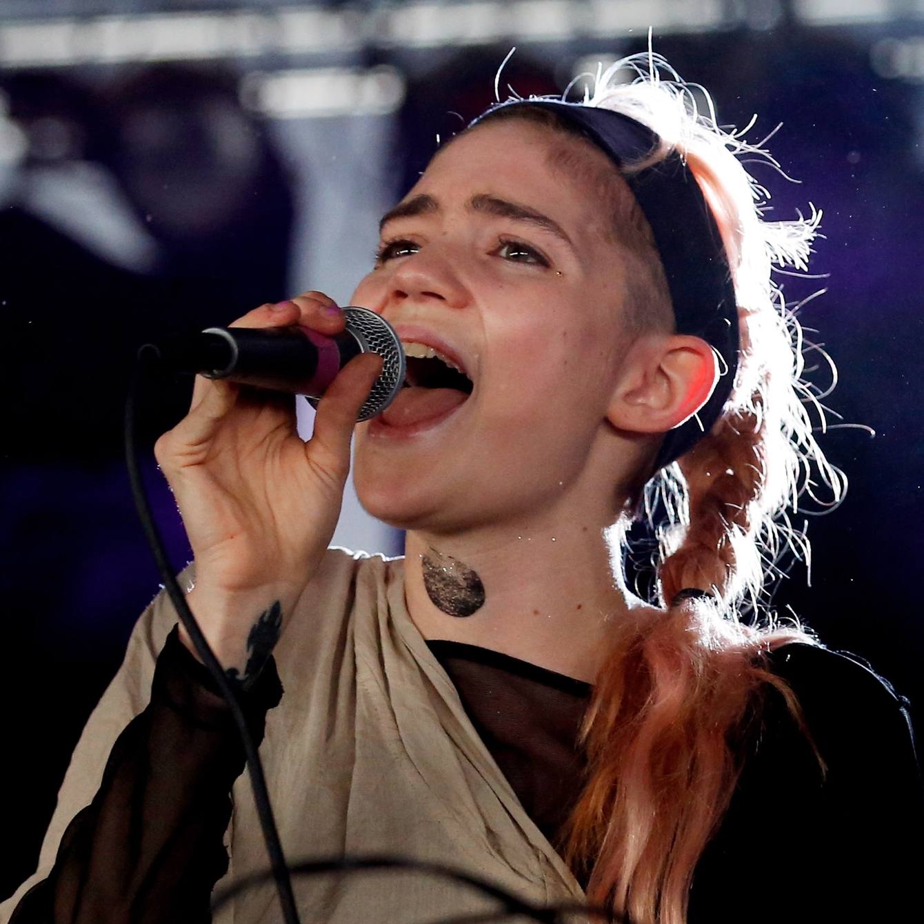 Grimes выпустила песню про диету для своего кота
