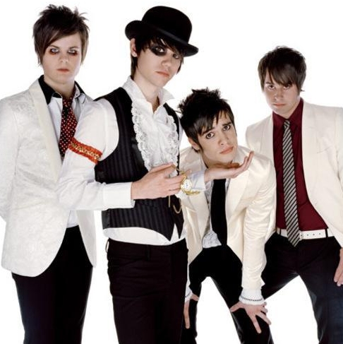 Участники Panic! At The Disco сорвали направленный против них пикет религиозных активистов