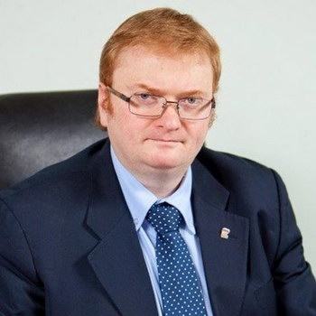 Виталий Милонов передумал лишать Наташу Королёву звания