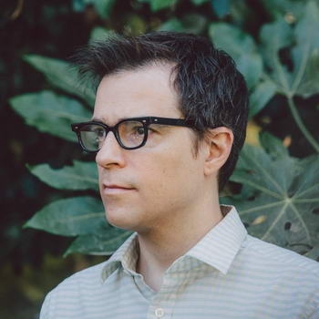 Фронтмен Weezer запустил серию шекспировских вечеринок