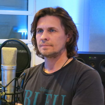 Александр Лунев стал певцом