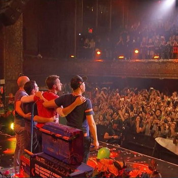 Coldplay исполнили две новые песни на концерте