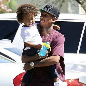 Tyga хочет забрать сына у матери, подозреваемой в хранении наркотиков