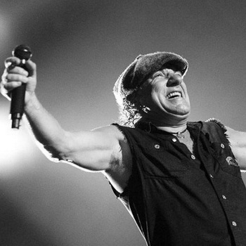 Вокалист AC/DC теряет слух