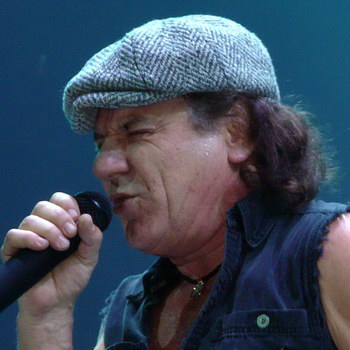 Теряющий слух солист AC/DC продолжит записывать песни