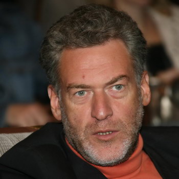 Артемий Троицкий считает исполнение Шнуровым детских песен пределом цинизма