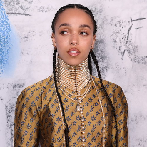 Обнаженная FKA Twigs оседлала быка в новом клипе (Видео)
