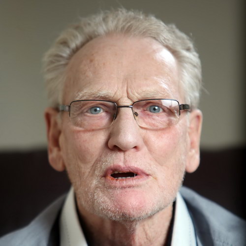 Барабанщик Cream Джинджер Бейкер при смерти