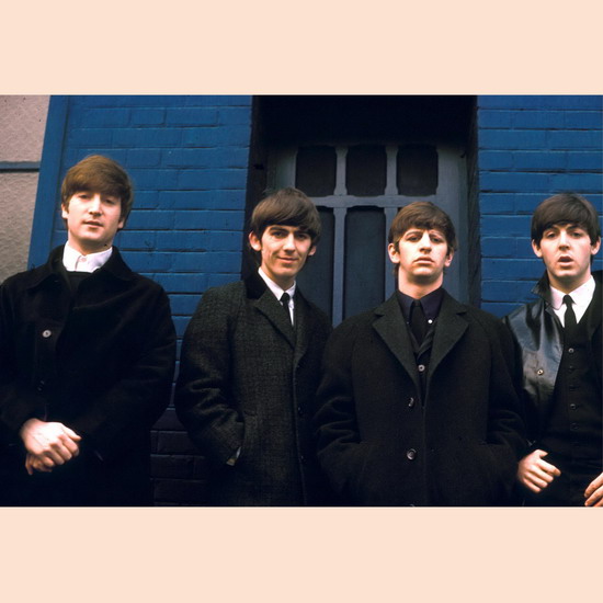 Лист бумаги с автографами неизвестных Beatles продан за 4,2 тыс. фунтов после полувекового заточения в шкафу