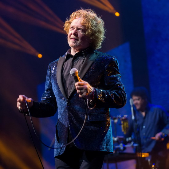 Simply Red послали к черту мрачную музыку (Слушать)