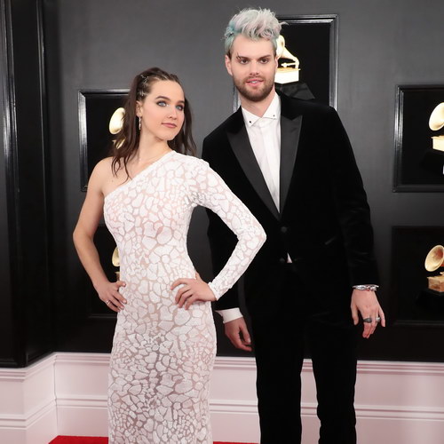 Sofi Tukker споют за упокой стыда