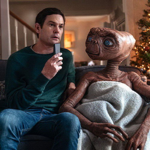 Элиотт и E.T. встретились в рождественском сиквеле «Инопланетянина» (Видео)