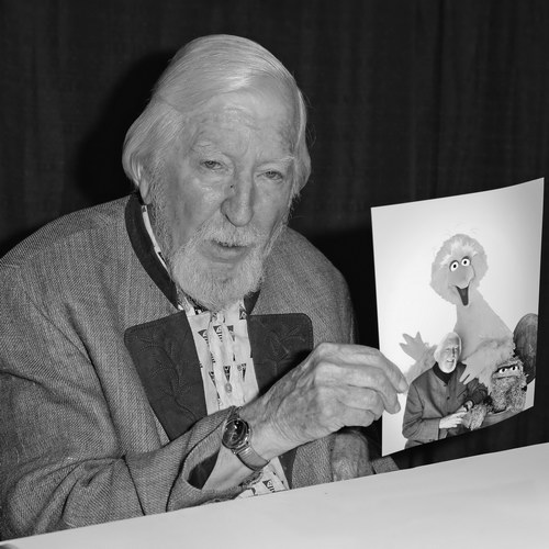 Умер актер, 50 лет игравший Большую Птицу в «Улице Сезам» (Видео)