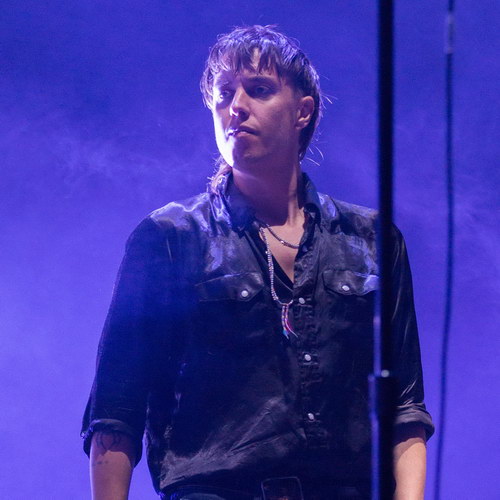 Джулиан Касабланкас и Даниэль Хайм не смогли спеть «Under Pressure» из-за незнания слов (Видео)