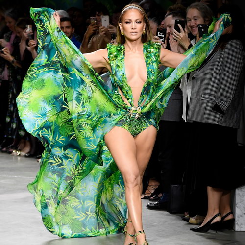 Дженнифер Лопес снова стала музой Versace
