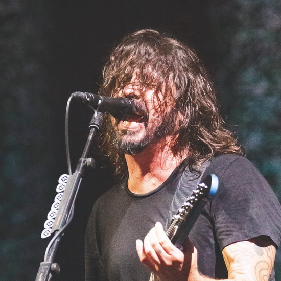 Foo Fighters пообещали новую песню и безумный год (Видео)