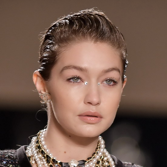 Джиджи Хадид снялась для российского Vogue в нижнем белье и топлесс