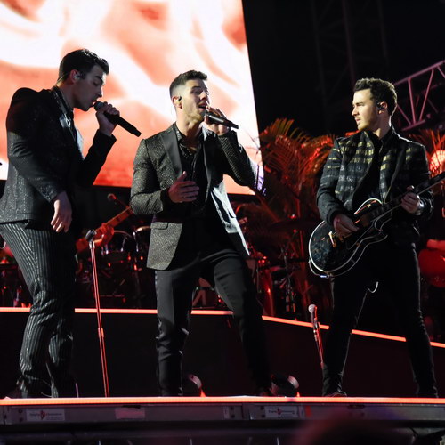 Jonas Brothers едут в Вегас после Европы