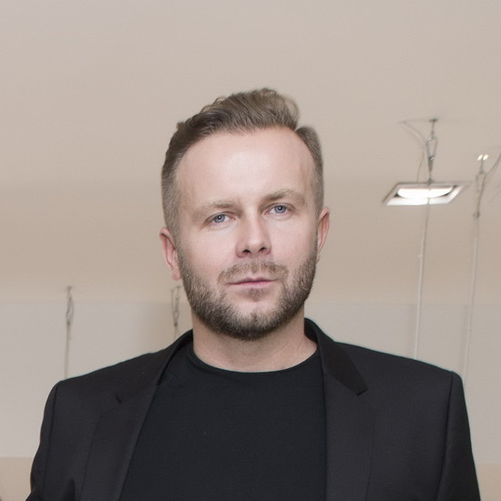 Режиссер «Холопа» заключил контракт с Yellow, Black & White на три года