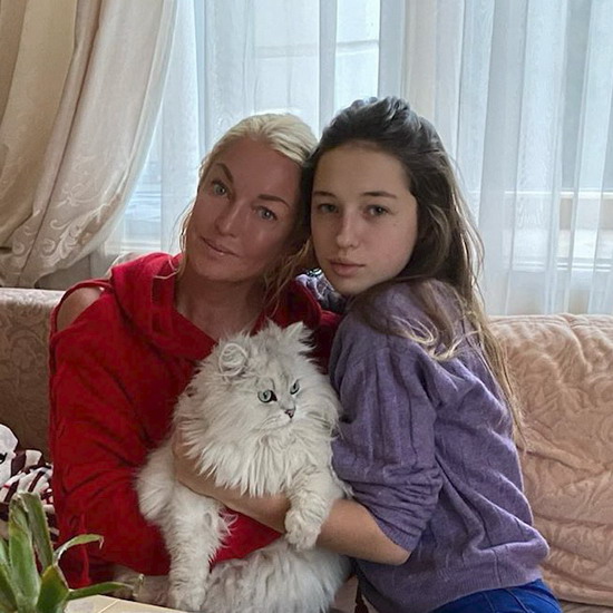 «Светская хроника» расскажет про отношения Анастасии Волочковой с дочерью и алименты футболистов