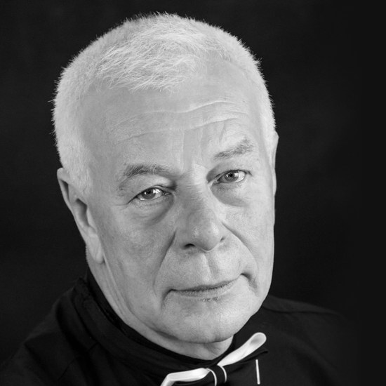 Умер заслуженный артист России Сергей Комаров