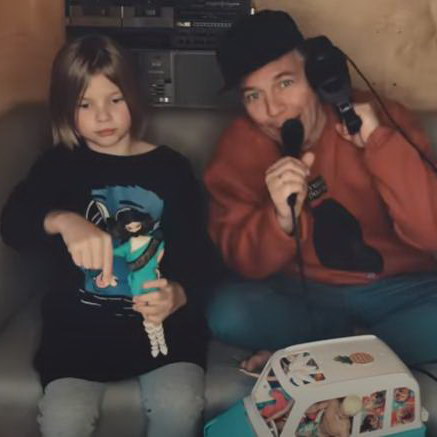 Дочери Ильи Лагутенко спели «Медведицу» (Видео)
