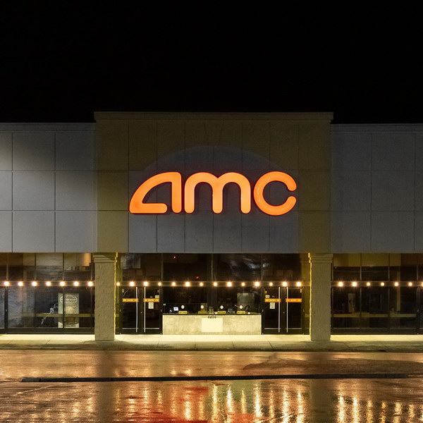 AMC разрешила Universal выпускать свои фильмы в интернете спустя 3 недели проката