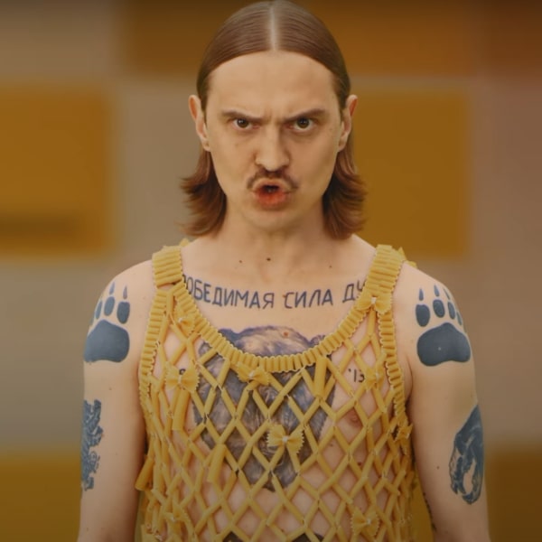 Little Big станцевали в костюмах еды (Видео)