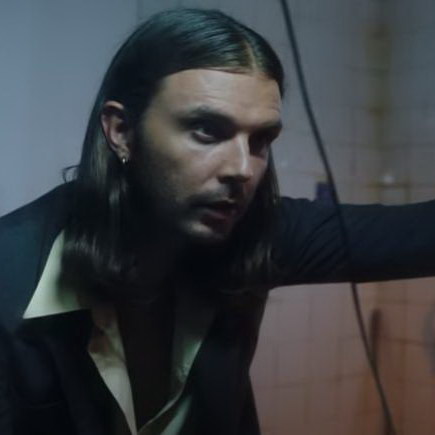 Солист Hurts спел о любви и одиночестве в туалете (Видео)
