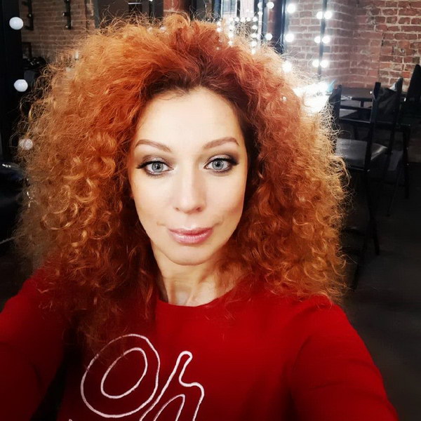 Экс-солистка «Ленинграда» Юлия Коган родила дочь