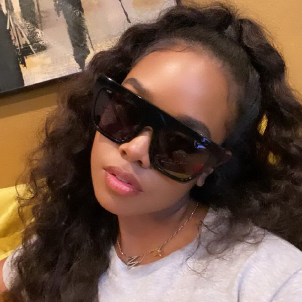 H.E.R. и Fender выпустили перламутровую гитару (Видео)