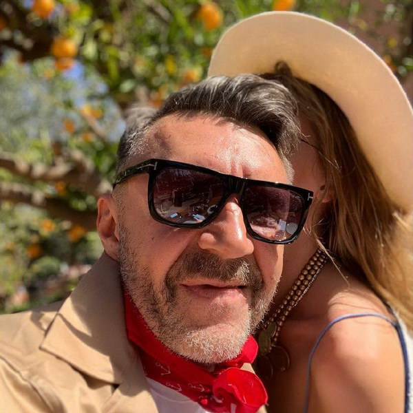 Сергей Шнуров поздравил жену с годовщиной нежным стихотворением