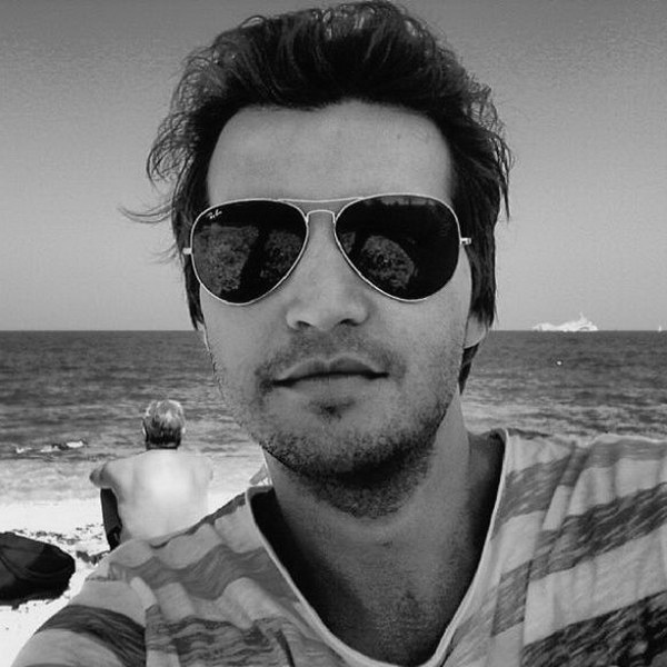 Умер виолончелист Александр Бузлов