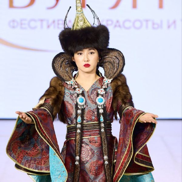 Центр модной жизни страны переместится на выставку «Уникальная Россия» в Гостином дворе